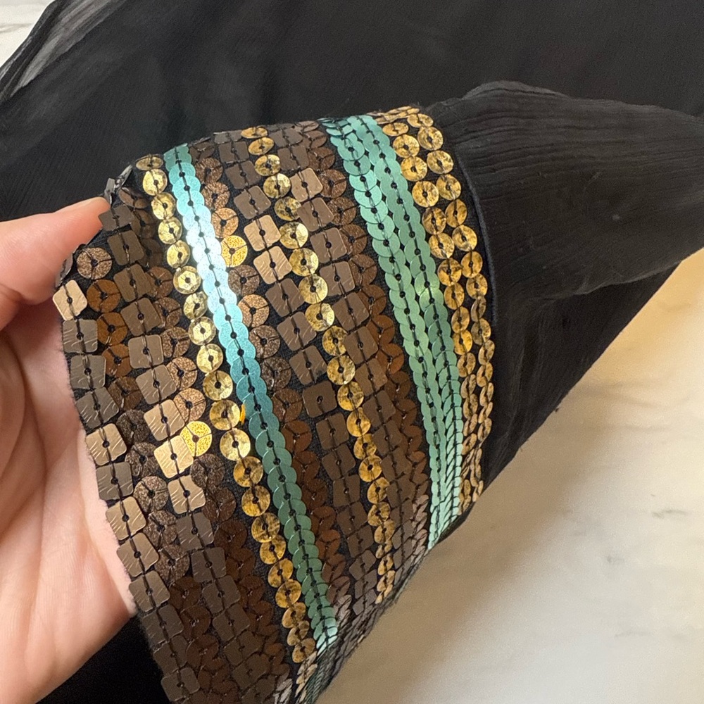 Beautiful cache sequin tank - Picture 7 of 8